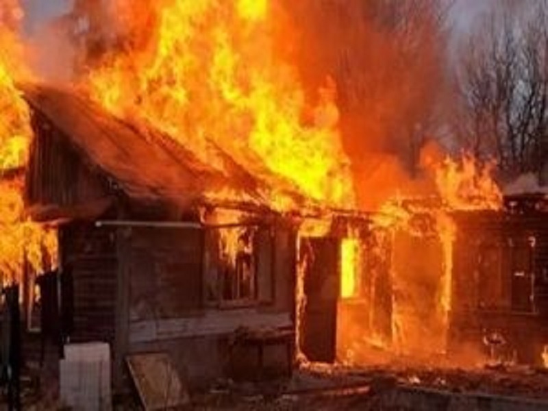 В результате пожара, произошедшего 16.01.2024 года в жилом доме в с. Краснощёково, Краснощёковского района, погибло 2 ребенка, один человек пострадал.