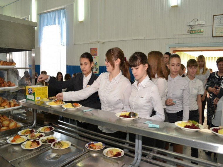 С 1 по 12 апреля Центр гигиены и эпидемиологии в Алтайском крае проводит "Горячую линию" по вопросам питания в школах.